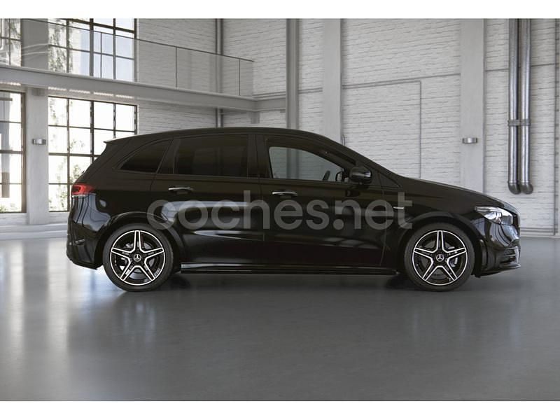 Usado Mercedes B200 AMG line 150 CV (110 kW) 2021 Nachtschwarz  unilack Monovolumen