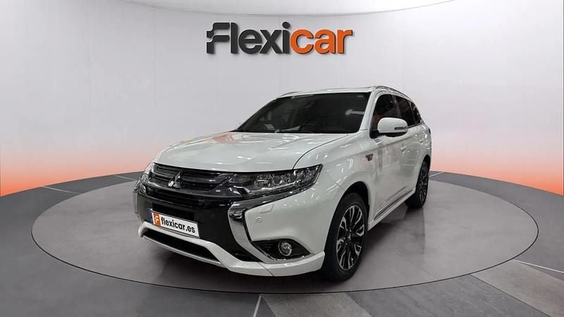 Usado Mitsubishi Outlander P-HEV 203 CV (149 kW) 2017 Blanco SUV