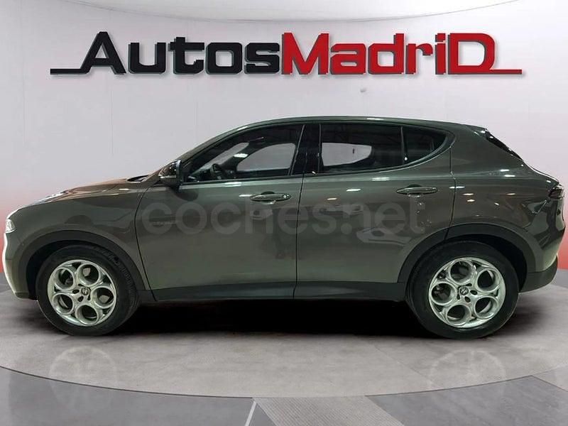 Usado Alfa Romeo Tonale Sprint 130 CV (95 kW) 2022 Gris / plata SUV