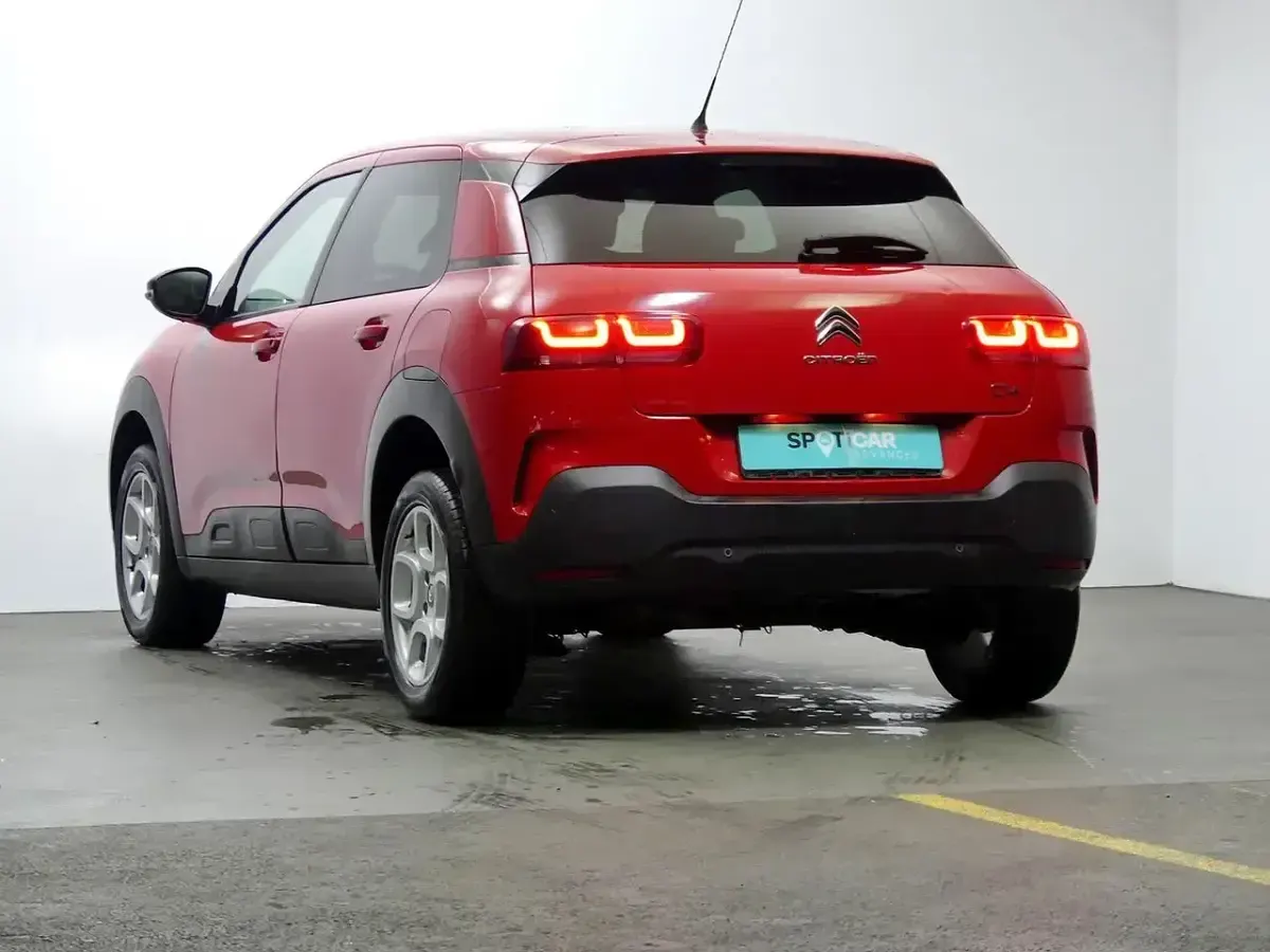 Usado Citroën C4 Cactus Feel 100 CV (73 kW) 2018 Rojo Utilitario