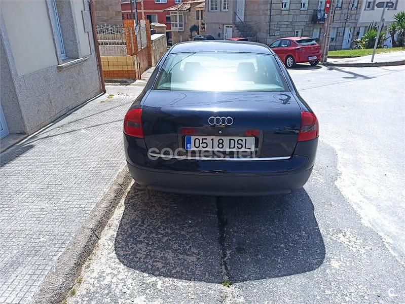 Usado Audi A6 150 CV (110 kW) 1998 Azul Berlina