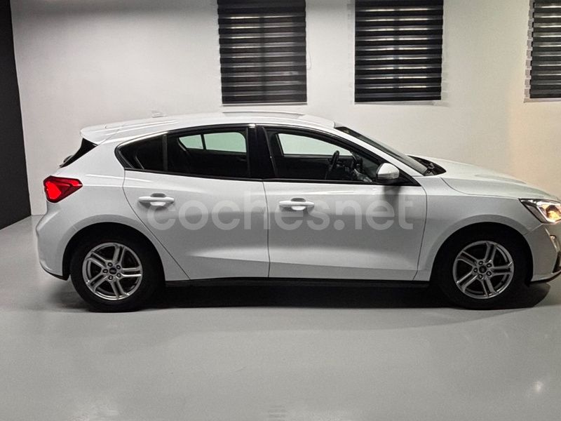 Usado Ford Focus Trend 120 CV (88 kW) 2019 Blanco Berlina