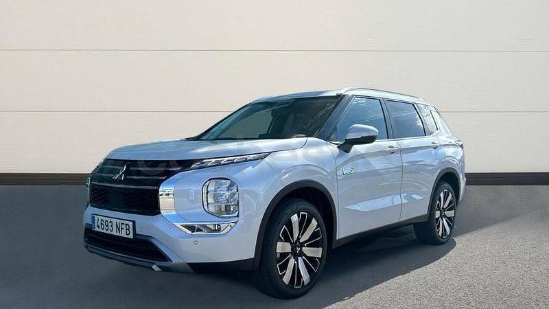 Usado Mitsubishi Outlander P-HEV 306 CV (225 kW) 2025 Blanco SUV