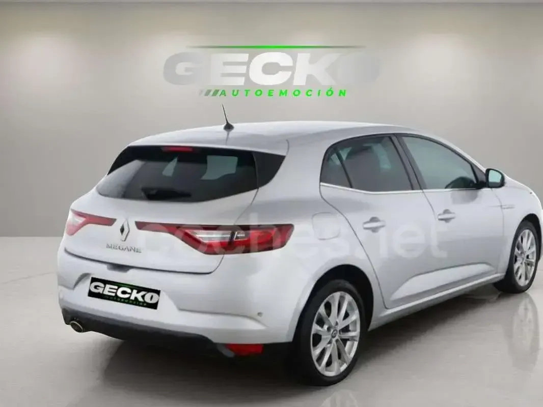 Usado Renault Mégane IV Zen 132 CV (97 kW) 2018 Gris Utilitario