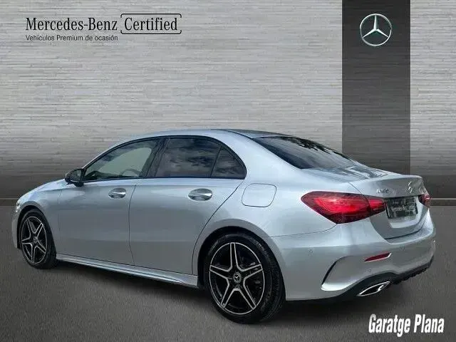Usado Mercedes A180 136 CV (100 kW) 2026 Plata hightech