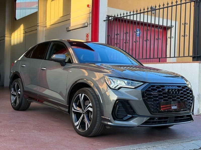 Usado Audi Q3 Sportback Ambiente 200 CV (147 kW) 2023 Gris / plata SUV