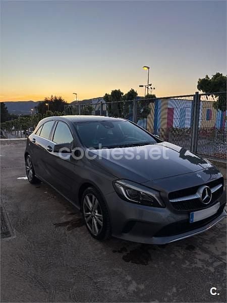 Käytetty Mercedes A200 Urban 136 HP (100 kW) 2017 Harmaa Sedan