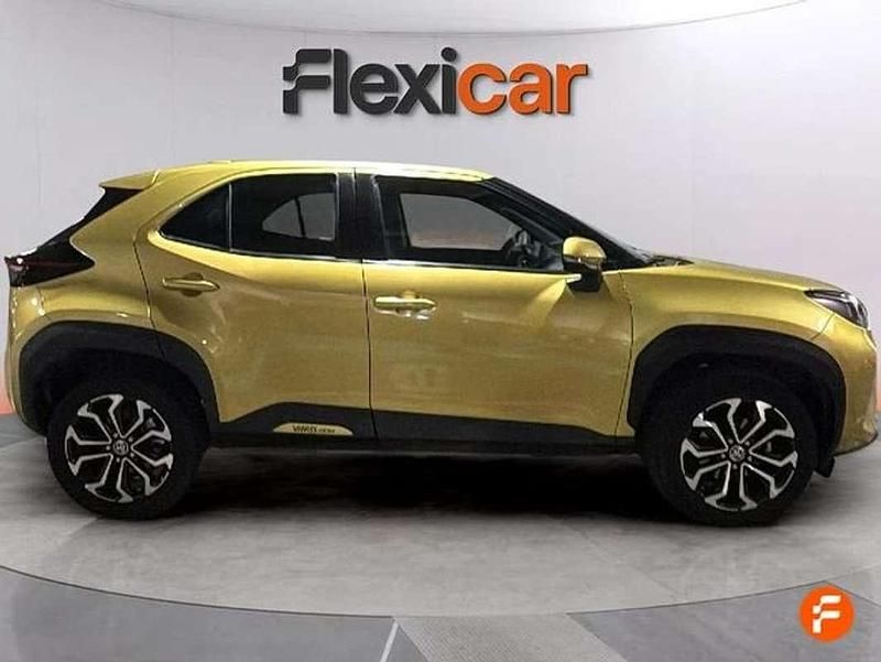 Usado Toyota Yaris Cross Active 116 CV (85 kW) 2024 Amarillo SUV