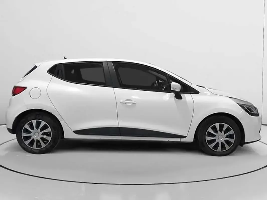 Usado Renault Clio IV Expression 90 CV (66 kW) 2015 Blanco Utilitario