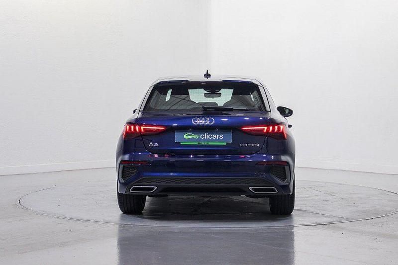 Usado Audi A3 S-Line 110 CV (80 kW) 2021 Azul Berlina
