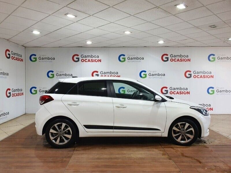 Usado Hyundai i20 101 CV (74 kW) 2017 Blanco Berlina