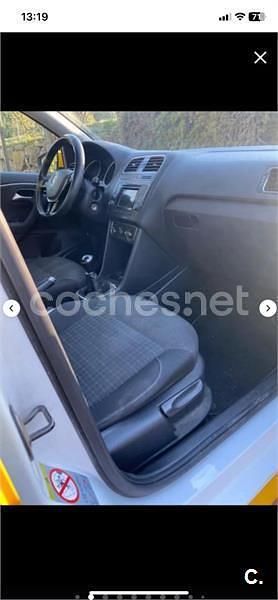 Usado VW Polo Advance 90 CV (66 kW) 2014 Amarillo Berlina