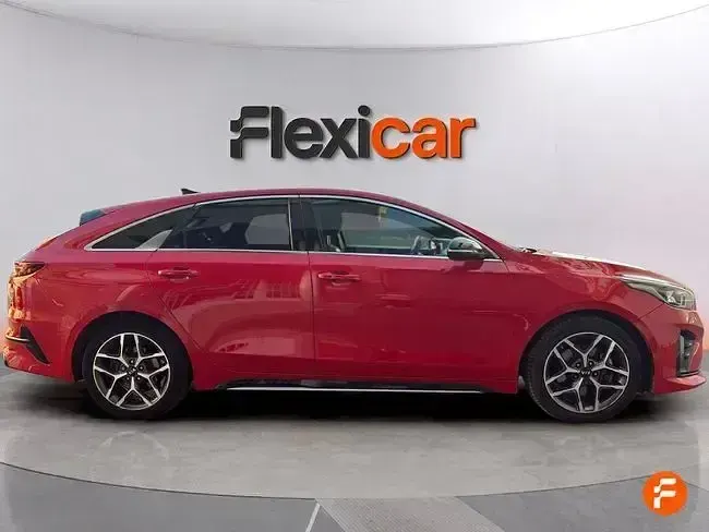 Usado Kia ProCeed GT-Line 140 CV (102 kW) 2019 Rojo Familiar