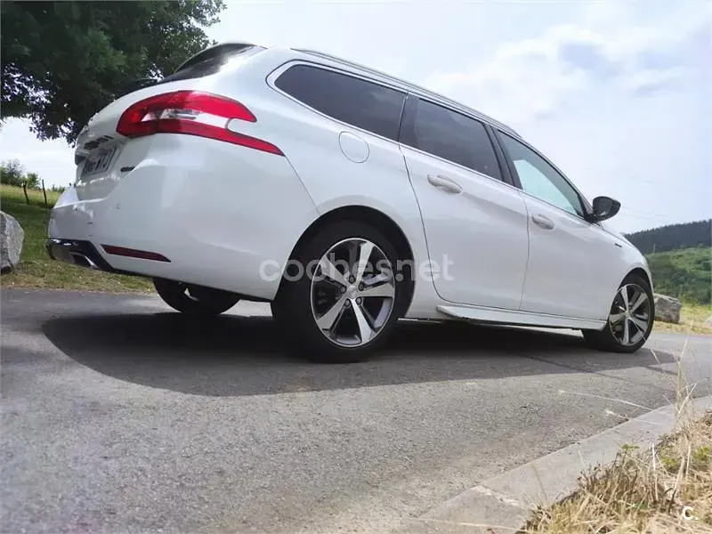 Usado Peugeot 308 SW Allure 120 CV (88 kW) 2016 Blanco Familiar