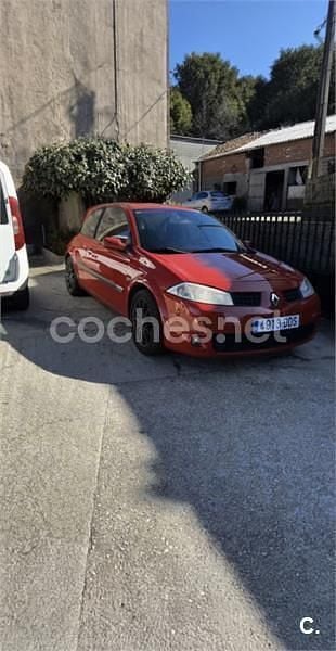 Usado Renault Mégane II Dynamique 115 CV (84 kW) 2004 Rojo Berlina