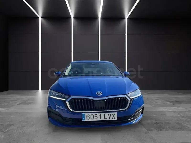 Usado Skoda Octavia Active 115 CV (84 kW) 2022 Azul Berlina