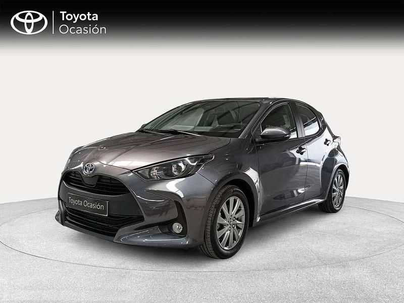 Gris Usado 2024 Toyota Yaris Hybrid Active Berlina | 20.900 € (Precio justo) - Imagen 1/4
