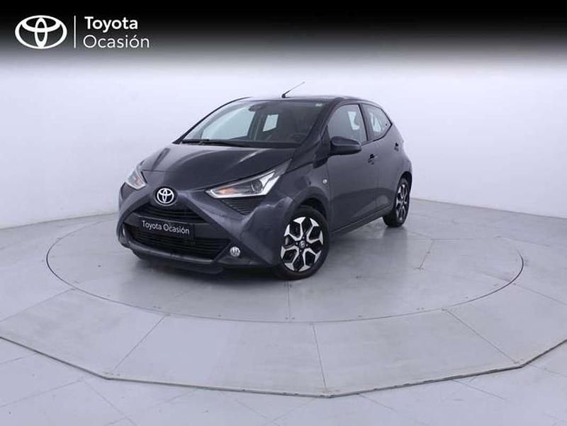 Usado Toyota Aygo X-play 72 CV (52 kW) 2021 Gris Utilitario