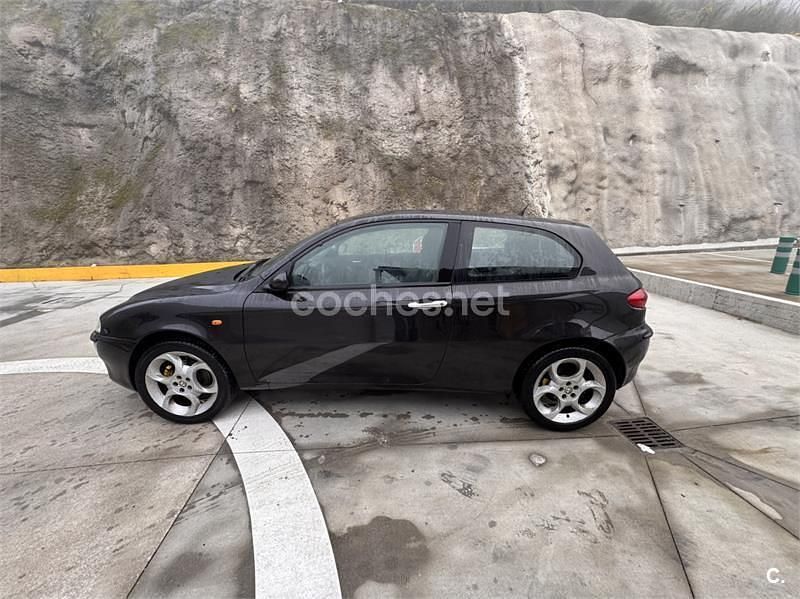 Usado Alfa Romeo 147 Progression 115 CV (84 kW) 2003 Negro Utilitario