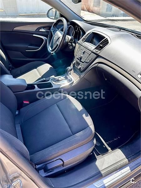 Usado Opel Insignia Selective 130 HP (95 kW) 2013 Cinzento Sedan