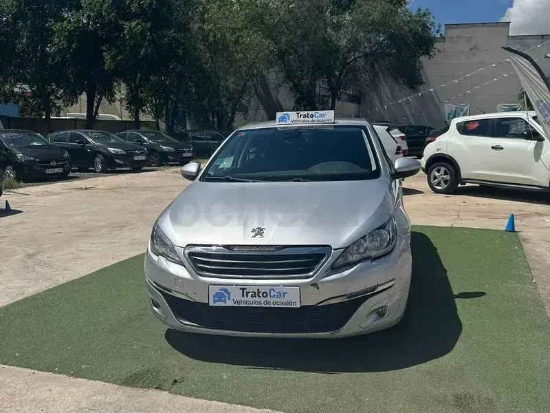 Usado Peugeot 308 Style 120 CV (88 kW) 2017 Gris / plata Berlina