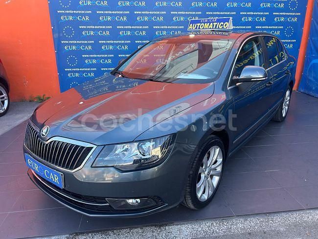 Negro Usado 2014 Skoda Superb Active Berlina | 10.950 € - Imagen 1/4