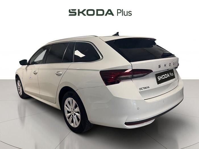 Blanco Usado 2024 Skoda Octavia Selection Familiar | 29.040 € (Precio justo) - Imagen 1/4