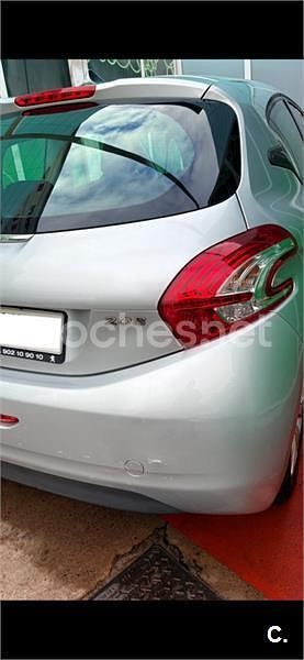 Gris / plata Usado 2014 Peugeot 208 Active Utilitario | 3000 € (Buen precio) - Imagen 1/4