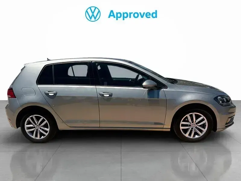 Usado VW Golf VII Advance 150 CV (110 kW) 2020 Gris / plata Berlina