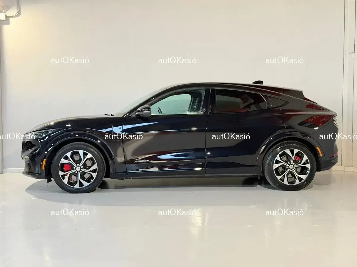 Usado Ford Mustang Mach-E Premium 216 kW (294 CV) 2023 Negro SUV
