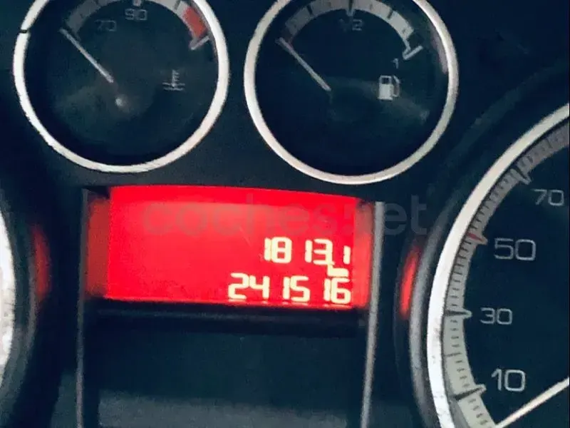 Usado Peugeot 308 Access 92 CV (67 kW) 2012 Gris / plata Berlina
