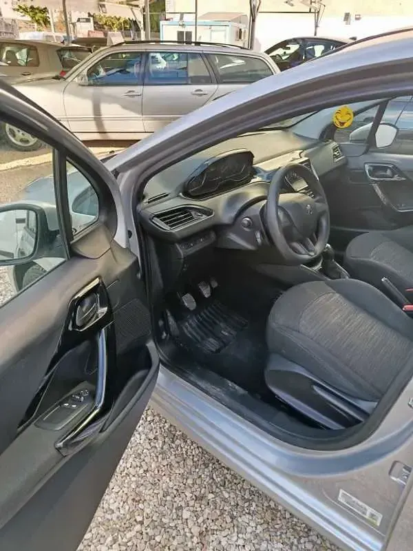 Usado Peugeot 208 Active 102 CV (75 kW) 2018 Gris Utilitario