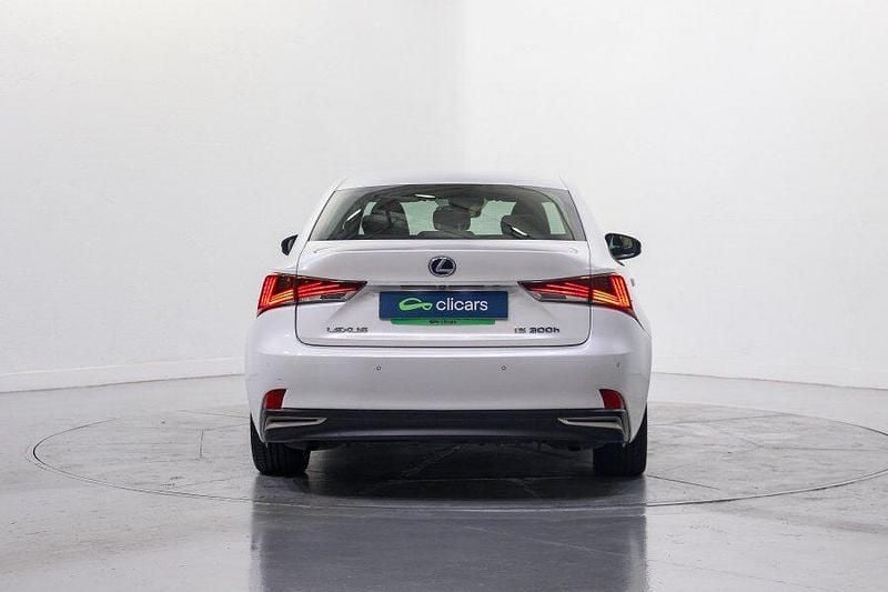 Usado Lexus IS300h Luxury Line 223 CV (164 kW) 2018 Blanco Berlina