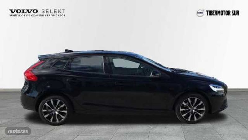 Usado Volvo V40 Momentum 122 CV (89 kW) 2019 Negro Familiar