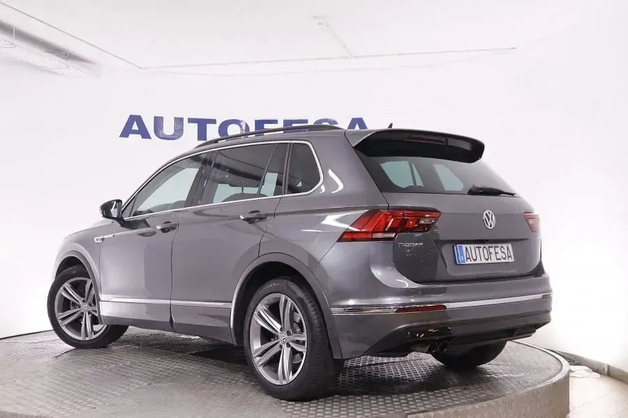 Usado VW Tiguan R-line 125 CV (91 kW) 2018 Gris titanio SUV