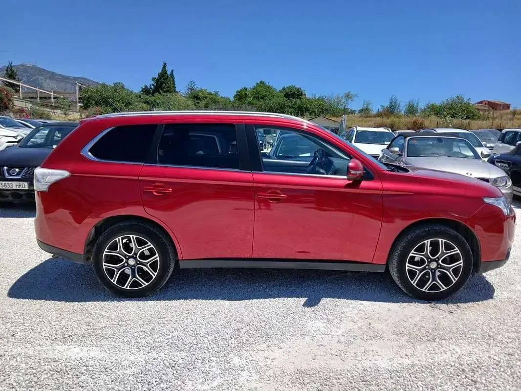 Usado Mitsubishi Outlander Motion 150 CV (110 kW) 2015 Rojo SUV