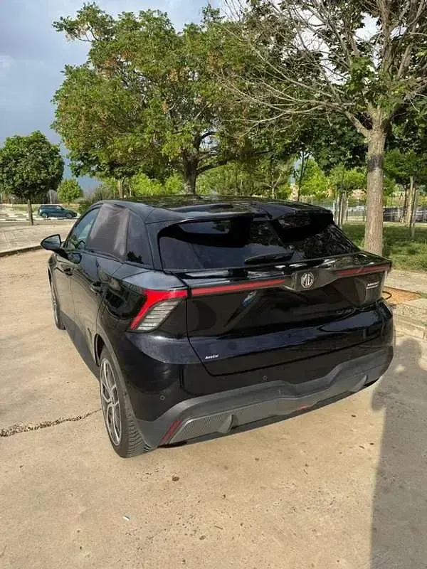 Usado MG MG4 EV Luxury 150 kW (204 CV) 2024 Negro Utilitario