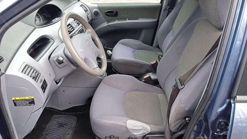 Usado Hyundai Matrix GLS 109 CV (80 kW) 2006 Azul Monovolumen