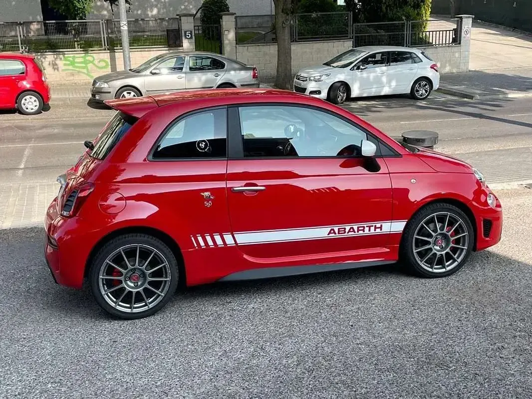 Usado Abarth 595 144 CV (105 kW) 2022 Rojo Utilitario