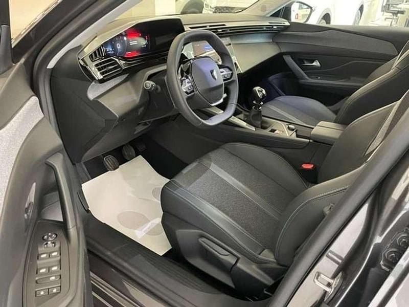 Usado Peugeot 308 Allure 131 CV (96 kW) 2023 Gris Familiar