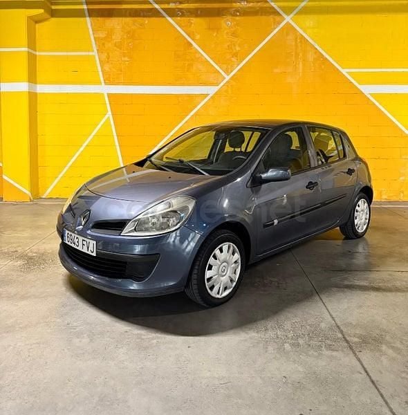 Usado Renault Clio II Privilege 85 CV (62 kW) 2007 Azul Berlina
