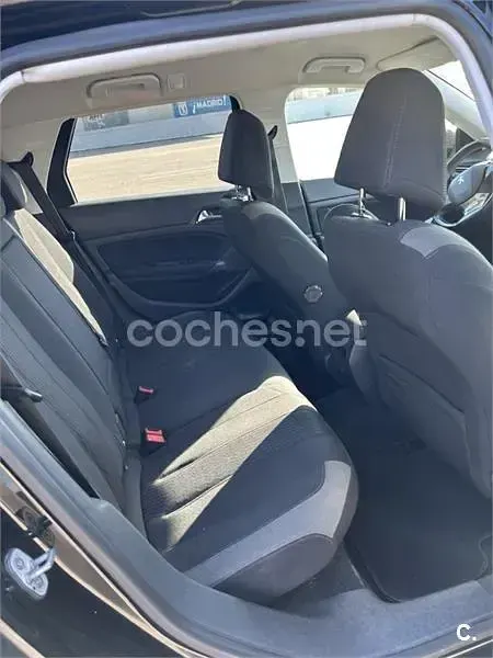 Usado Peugeot 308 SW Active 130 CV (95 kW) 2017 Negro Familiar