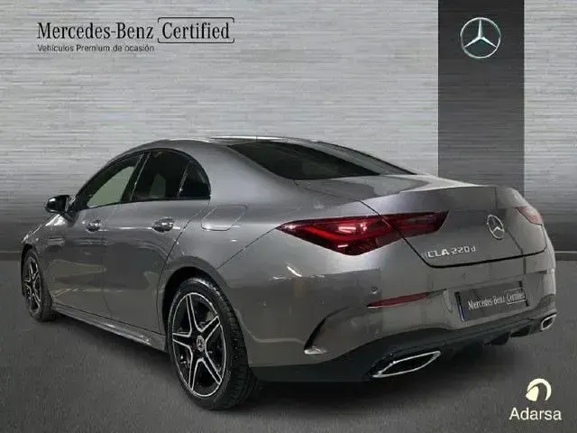 Usado Mercedes CLA220 190 CV (139 kW) 2025 Gris montaña Berlina