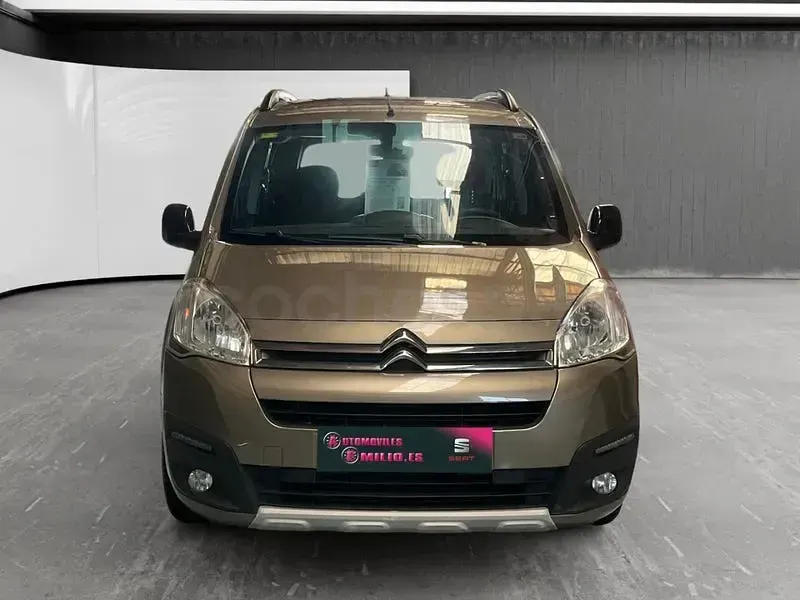 Usado Citroën Berlingo Feel 100 CV (73 kW) 2016 Marrón Monovolumen