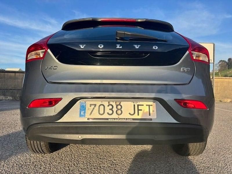 Usado Volvo V40 Kinetic 115 CV (84 kW) 2015 Gris / plata Berlina