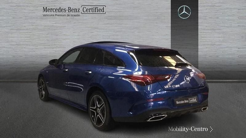 Usado Mercedes CLA250 AMG line 163 CV (119 kW) 2025 Azul denim metalizado Berlina