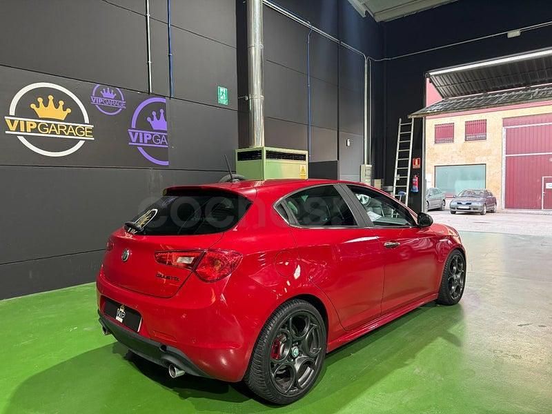 Usado Alfa Romeo Giulietta Distinctive 175 CV (128 kW) 2016 Rojo Utilitario