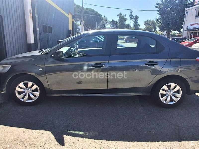 Gris / plata Usado 2013 Citroën C-Elysee I Seduction Berlina | 4500 € (Buen precio) - Imagen 1/4