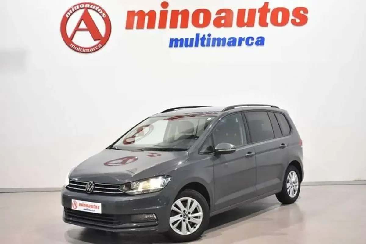 Usado VW Touran Business 150 CV (110 kW) 2021 Gris Monovolumen