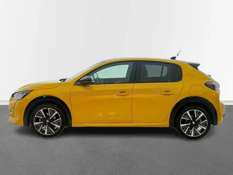 Usado Peugeot 208 GT 100 CV (73 kW) 2023 Amarillo Utilitario